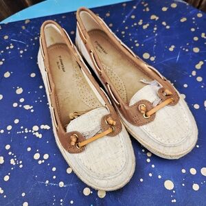 St John's Bay  Women's Cream and Brown Loafers Size 8